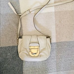 3/30$ Michael Kors crossbody